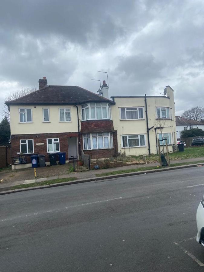 Grey Double Bedroom Londra Dış mekan fotoğraf
